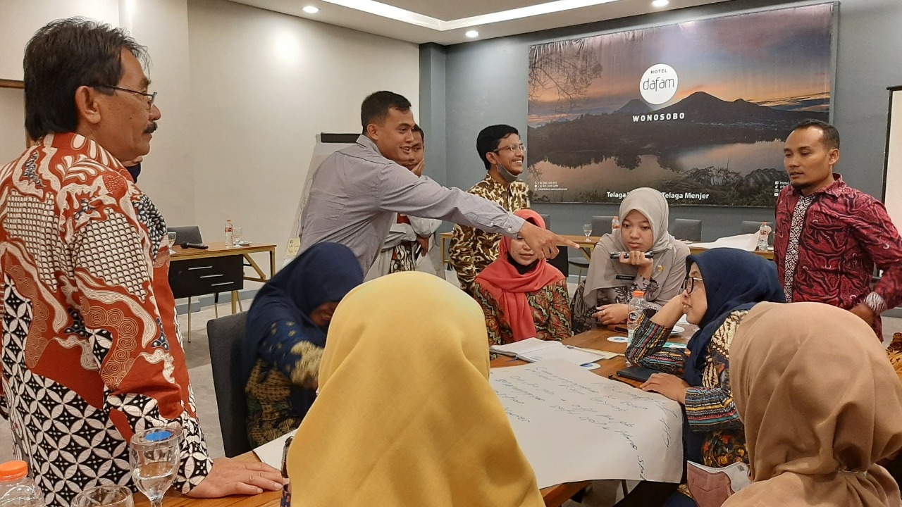 Cover Image for Pelatihan Prinsip Kerja Layak untuk Pengajar Sekolah Menengah Kejuruan di Kabupaten Wonosobo